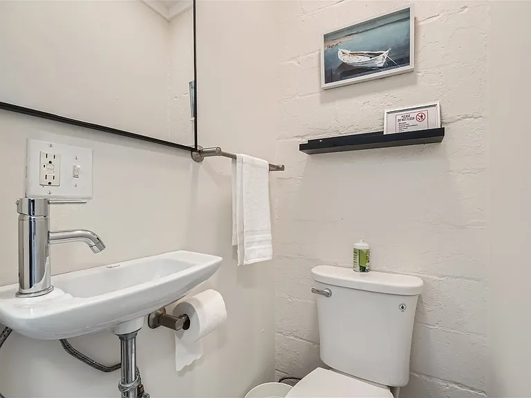 220 Bass St SE — Photo 8