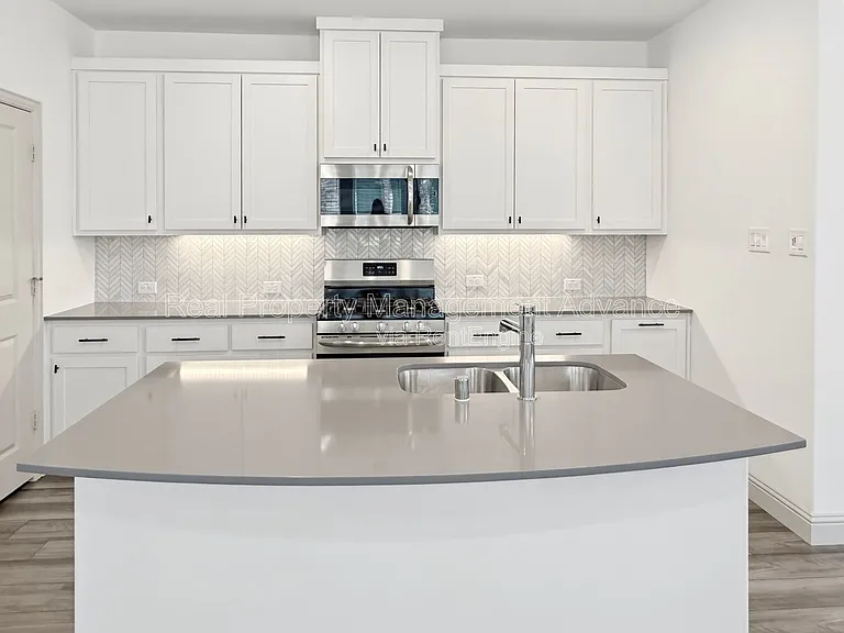 6064 Silverado Trl — Photo 10