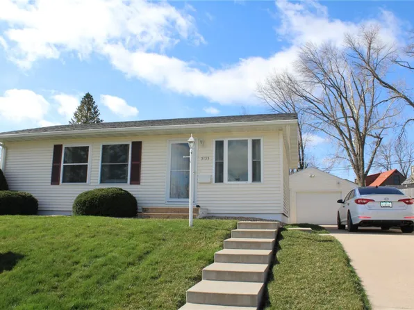 5155 Holly Ave NW, Cedar Rapids, IA 52405