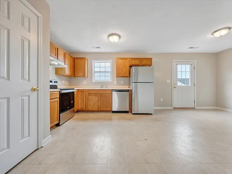 130 Salem Ln — Photo 5