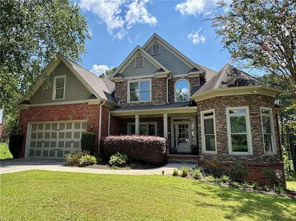 1030 Silver Thorne Dr, Loganville, GA 30052