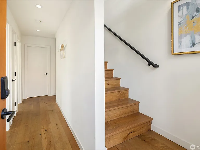 73 E Lynn St — Photo 4