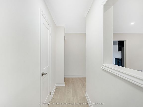 4th image of 37 Adanac Dr