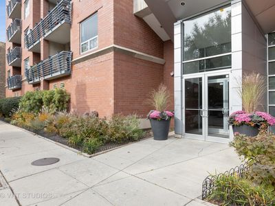 1100 W Montrose Ave APT 308, Chicago, IL, 60613