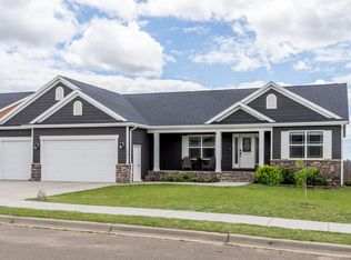 2786 Country Oak Dr, Dickinson, ND 58601
