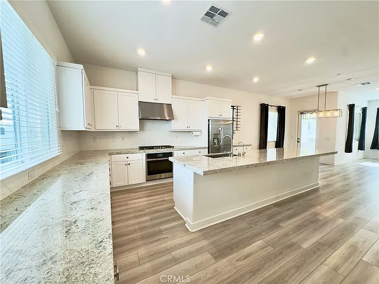 1868 S Westside Dr #28 — Photo 8