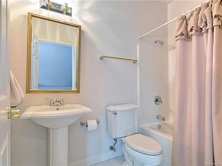 116 Westbury — Photo 18