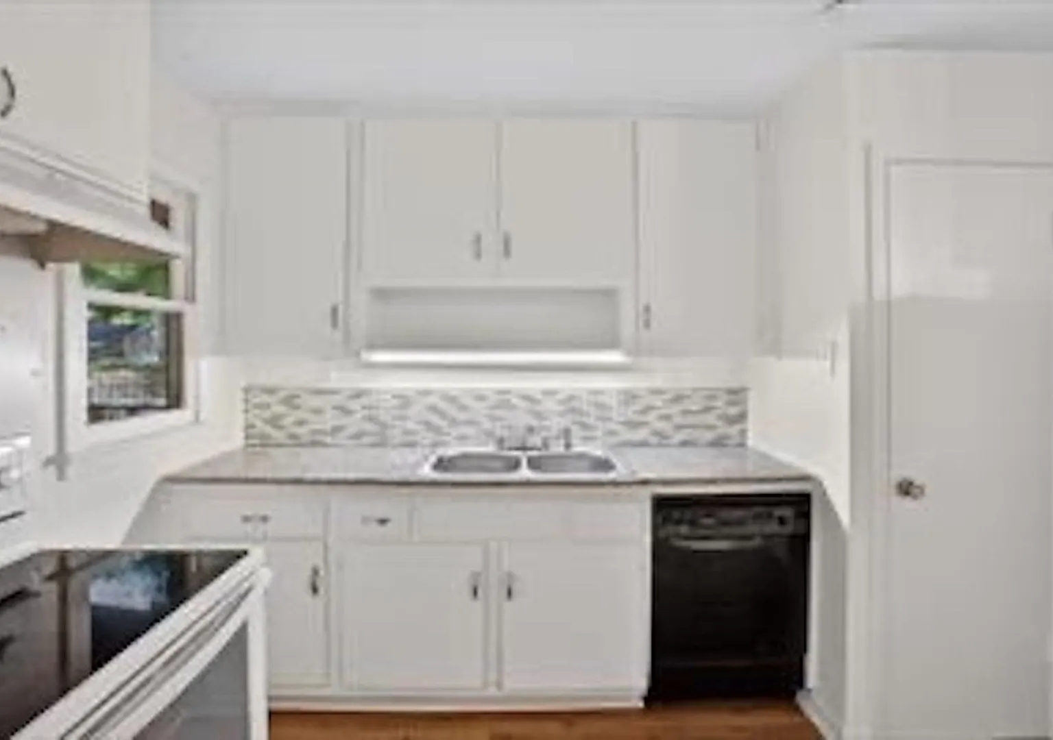 Move In Ready 2-Bed 1-Bath — Photo 1