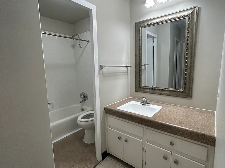 Continental Condos by Charlotte Management — Photo 21