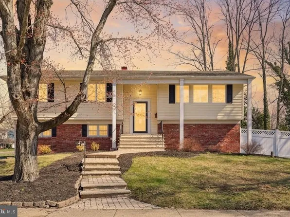 6 Rydal Dr, Lawrence Township, NJ 08648