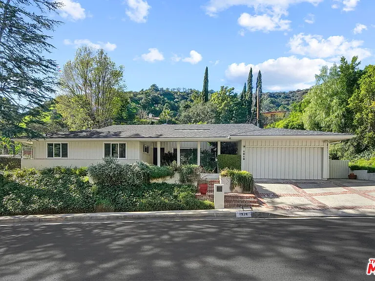 1919 San Ysidro Dr — Photo 1