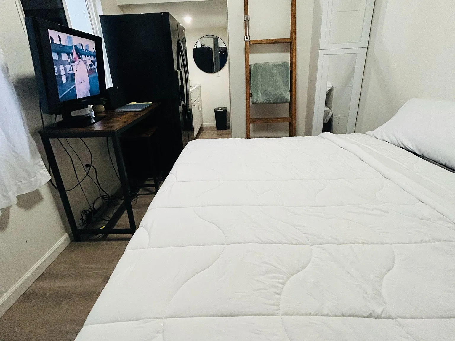 1 bed, 1.0 bath, 500 sqft, $1,464 — Photo 2