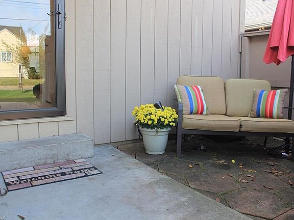 Private enclosed front patio.