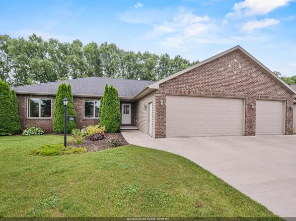 290 Royal Saint Pats Dr, Wrightstown, WI 54180