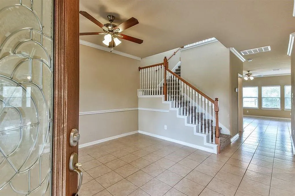 4 bed, 2.5 bath, 2343 sqft, $2,595 — Photo 4