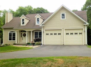 8 Highland Oak Dr, Ellington, CT 06029