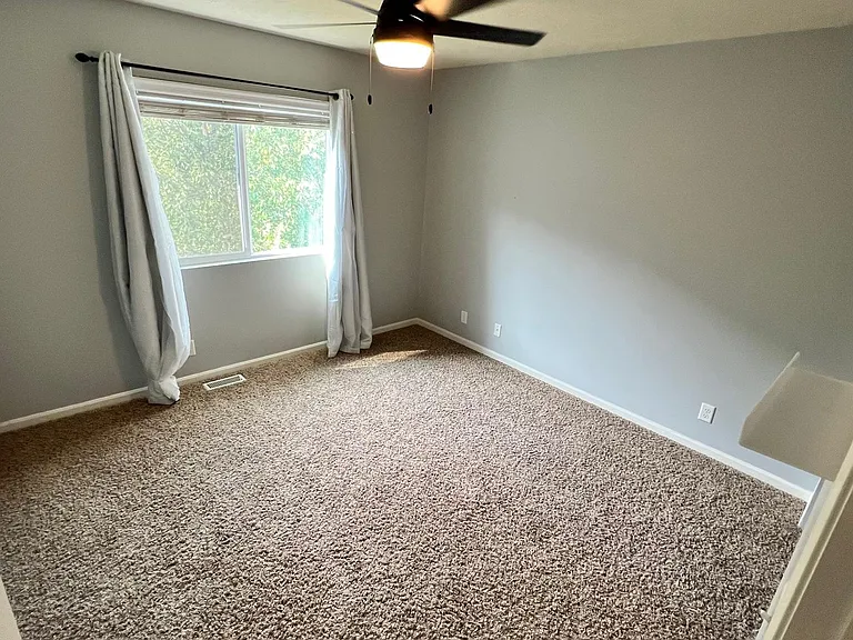 6008 S 190th Ter — Photo 13