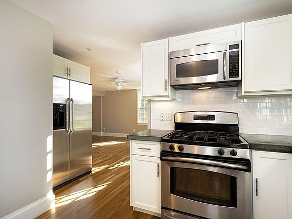 5th image of 108-110 Elm St #5