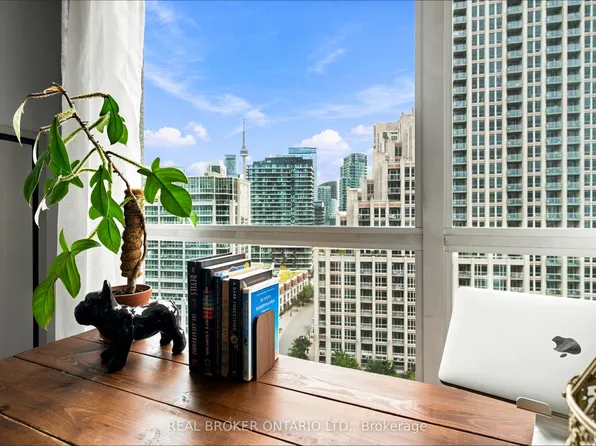 215 Fort York Blvd #1312, Toronto, ON M5V 4A2