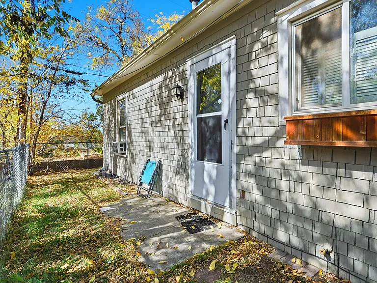 415 Lewis St — Photo 25
