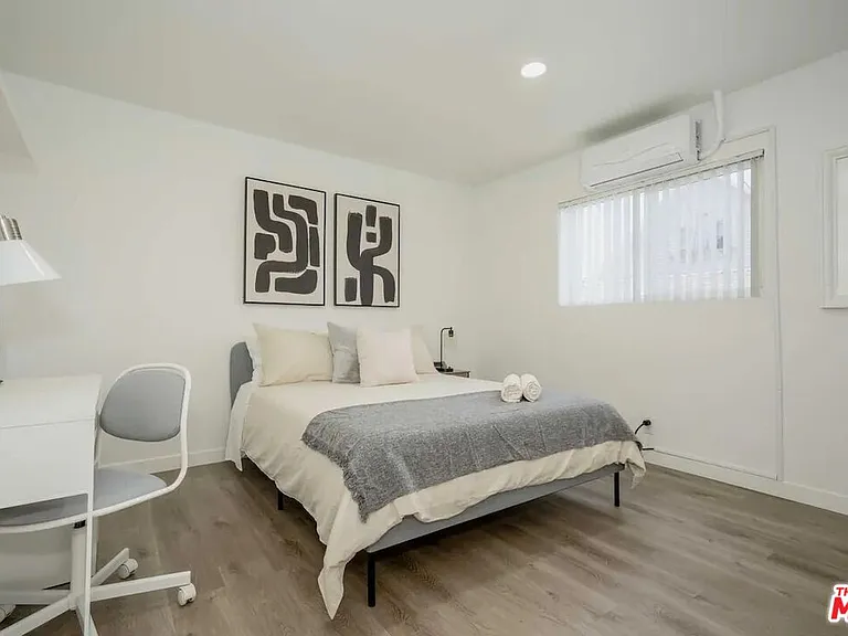 2417 S Budlong Ave #4 — Photo 12
