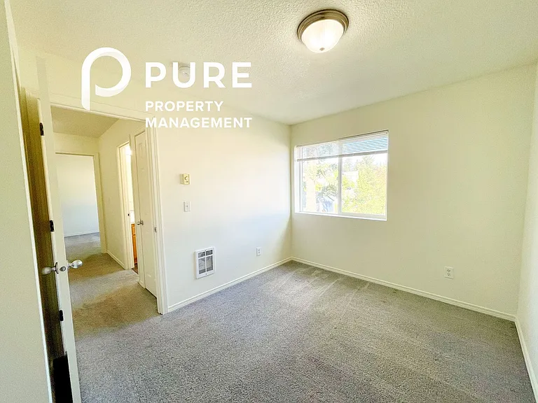 1377-01PP Stacey Lee Apartments — Photo 9