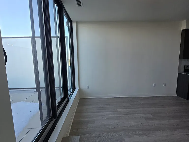 1415 Dundas St S #701 — Photo 11