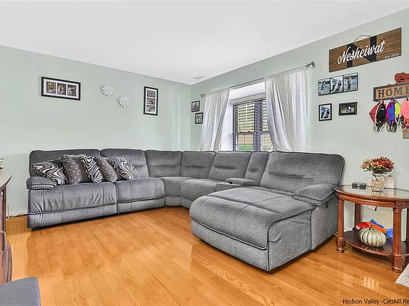 3rd image of 87 Sunny Brook Cir