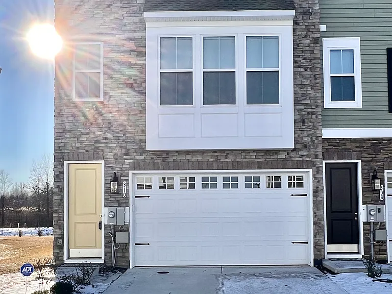 310 Andrew Ct — Photo 1