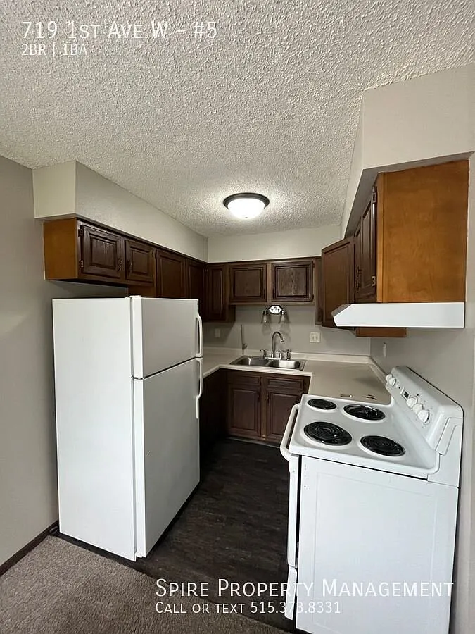 2bed with Plenty of Natural Light! — Photo 2