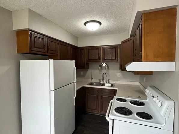 719 1st St S #5, Newton, IA 50208