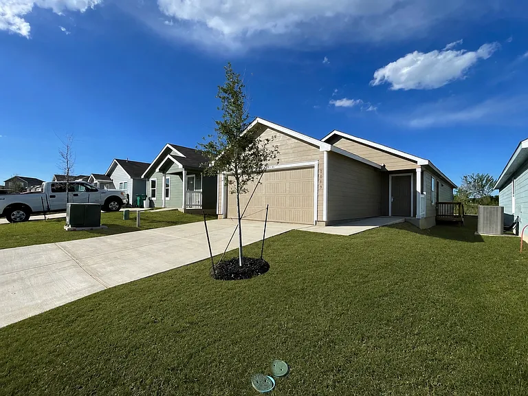 1019 Magrum Way — Photo 27