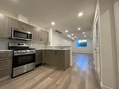 4725 Radford Ave #101 — Photo 5