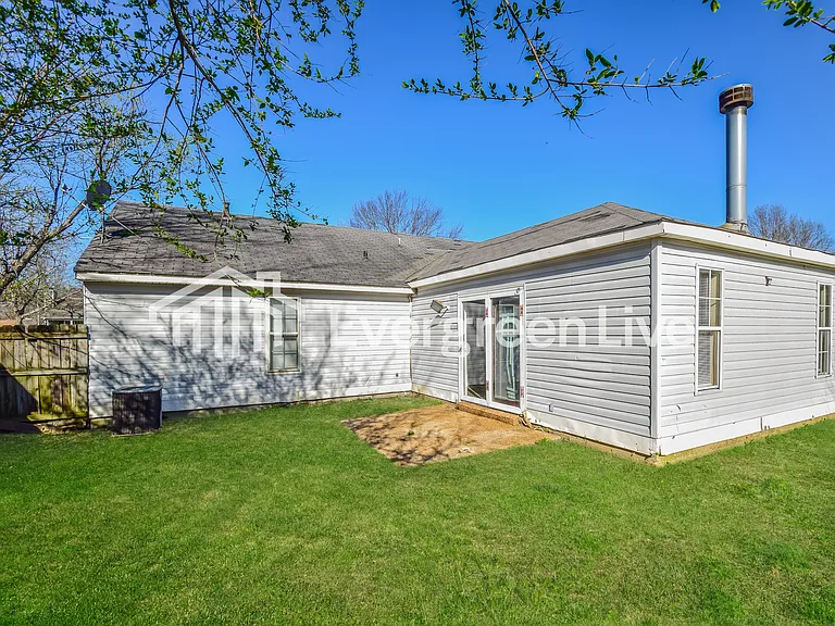 2724 Van Der Veer Dr — Photo 2