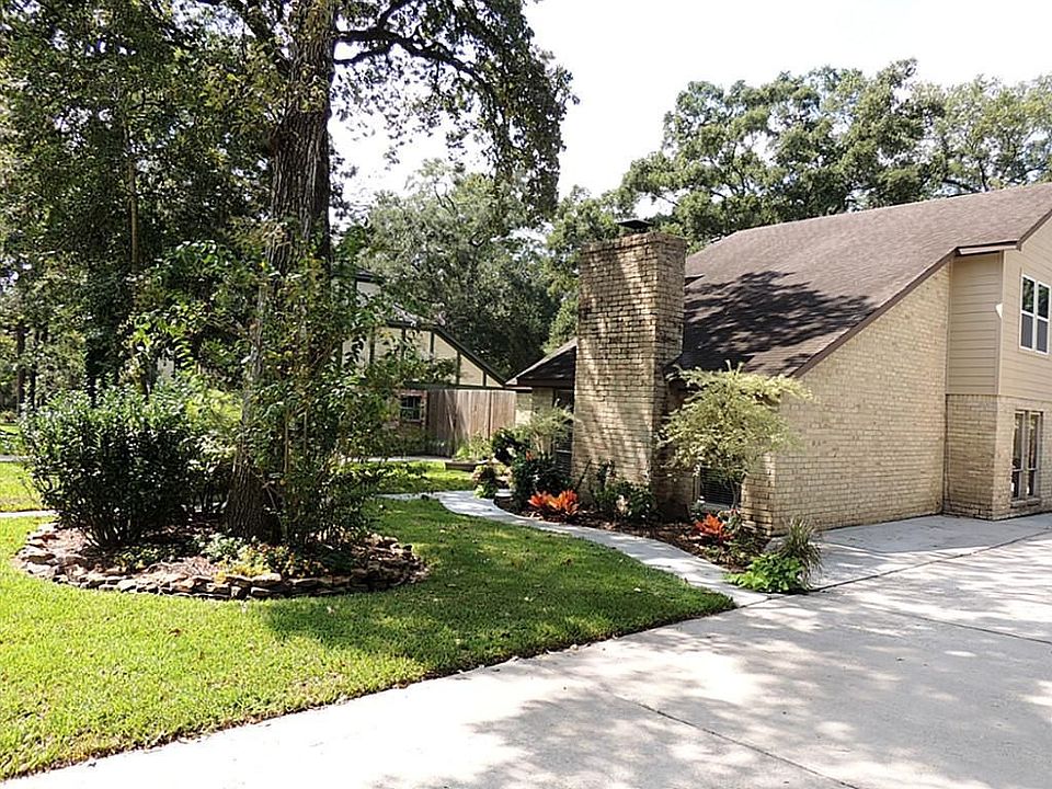 Nicely landscaped front yard.
