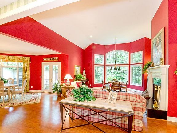4th image of 7 Warwick Ln #15