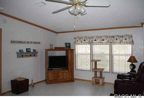 3rd image of 2855 N Lakefront Dr