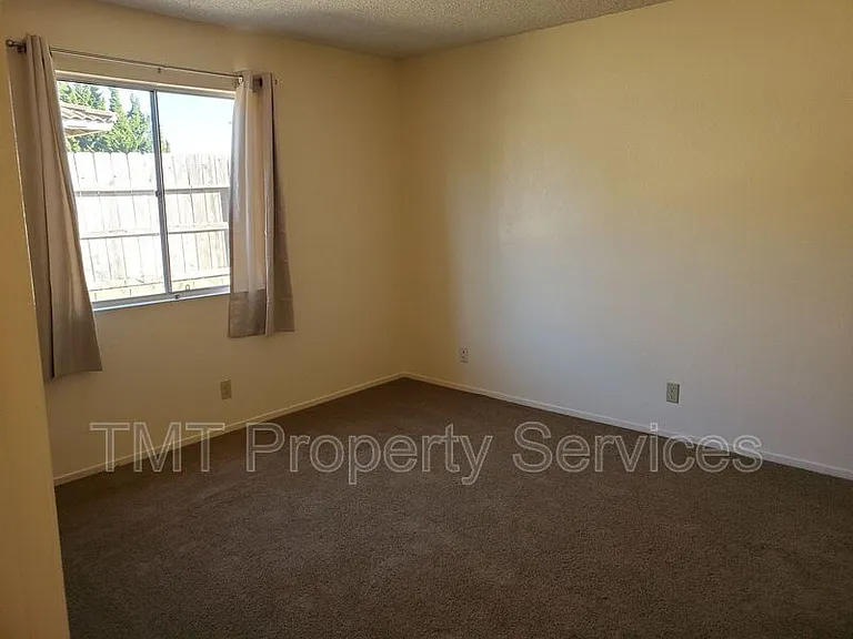 924 N O St — Photo 11