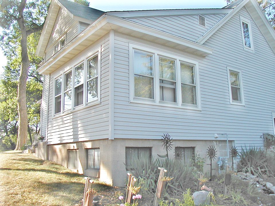 2nd image of 206 Mill St