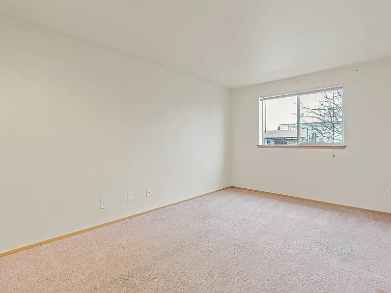 Stone Court Apartments — Photo 29