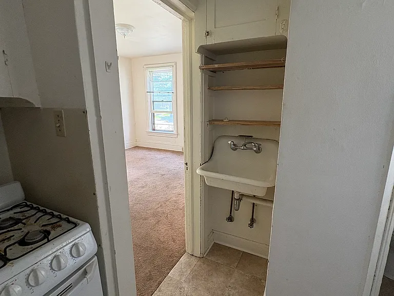 1117 E Dayton St — Photo 5