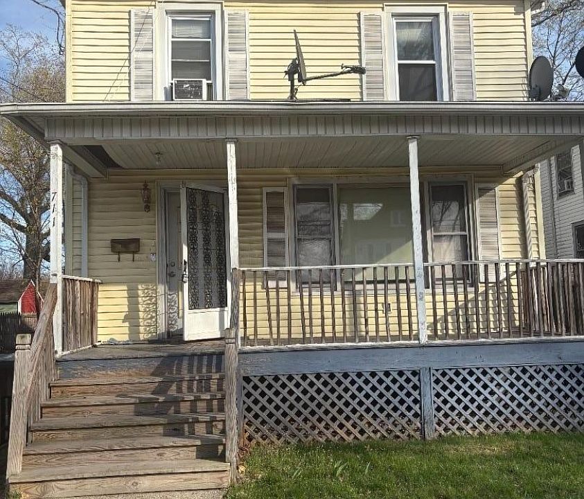 1st image of 711 W 4Th St