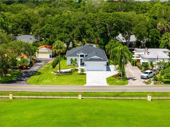 2715 Country Club Dr, Vero Beach, FL 32960