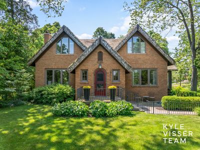 2346 Lake Dr SE, East Grand Rapids, MI, 49506