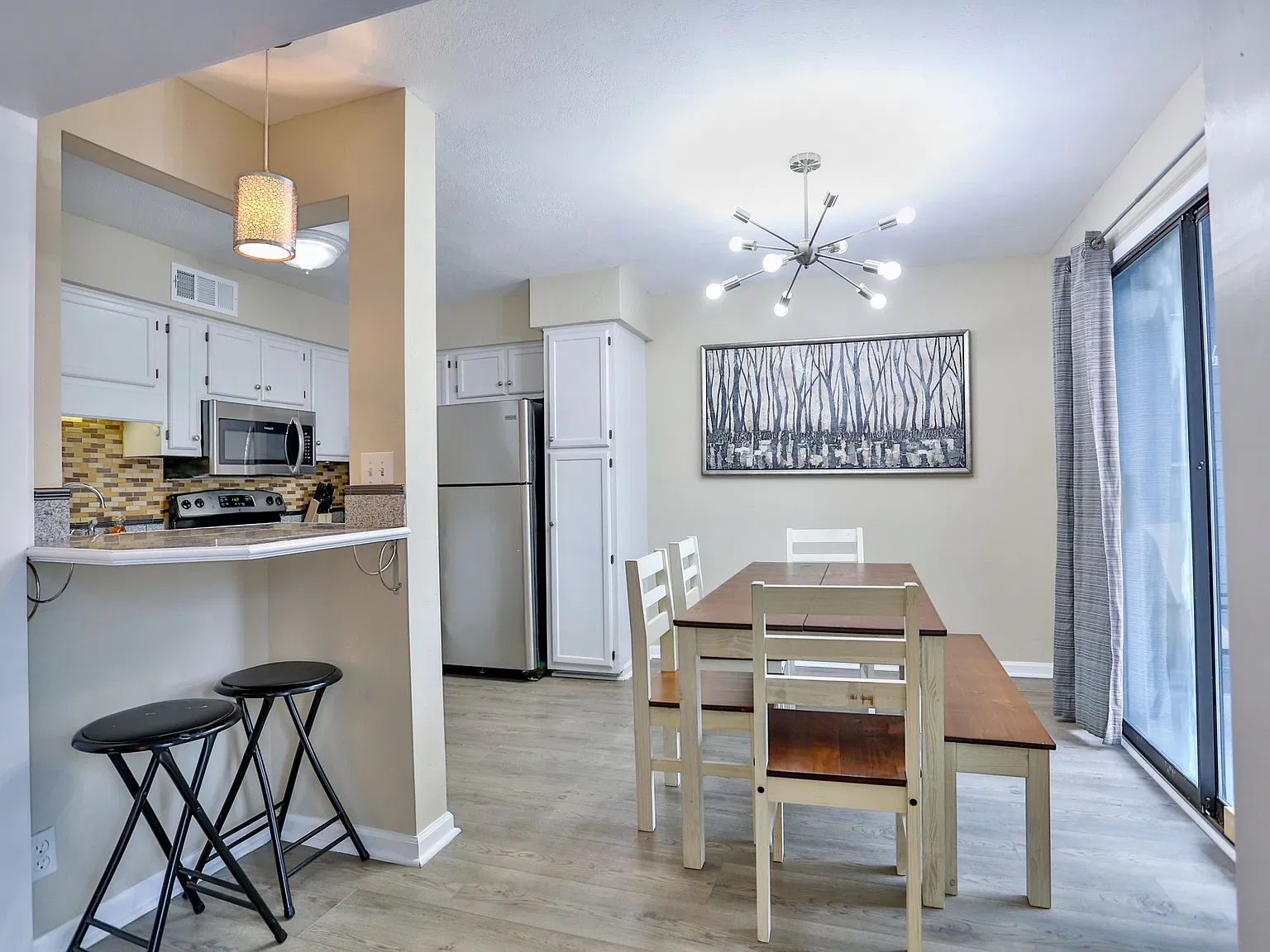 2 bed, 950 sqft, $1,150 — Photo 3