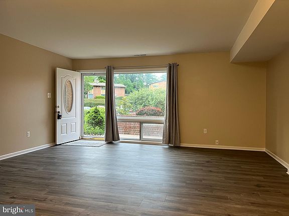 5th image of 10135 Mosby Woods Dr