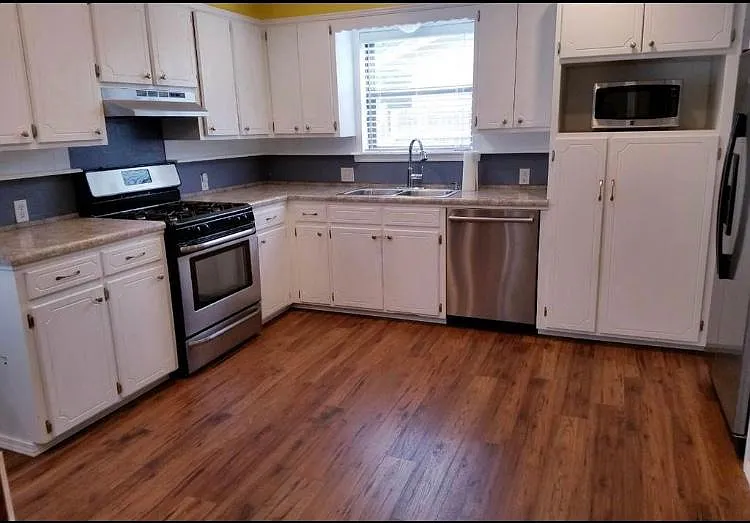 2 bed, 1100 sqft, $1,350 — Photo 2