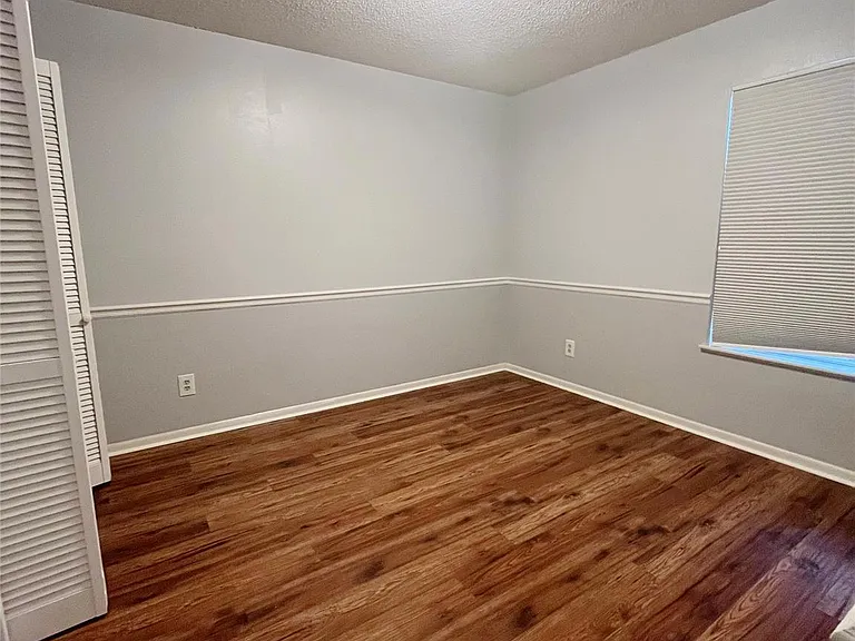 8702 Dawnridge Cir — Photo 17