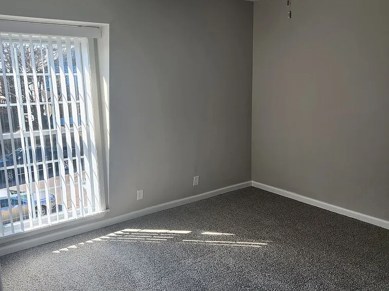 Pleasant Court Apartments — Photo 33