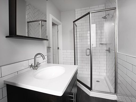 5th image of 4016 Crescent St APT 44